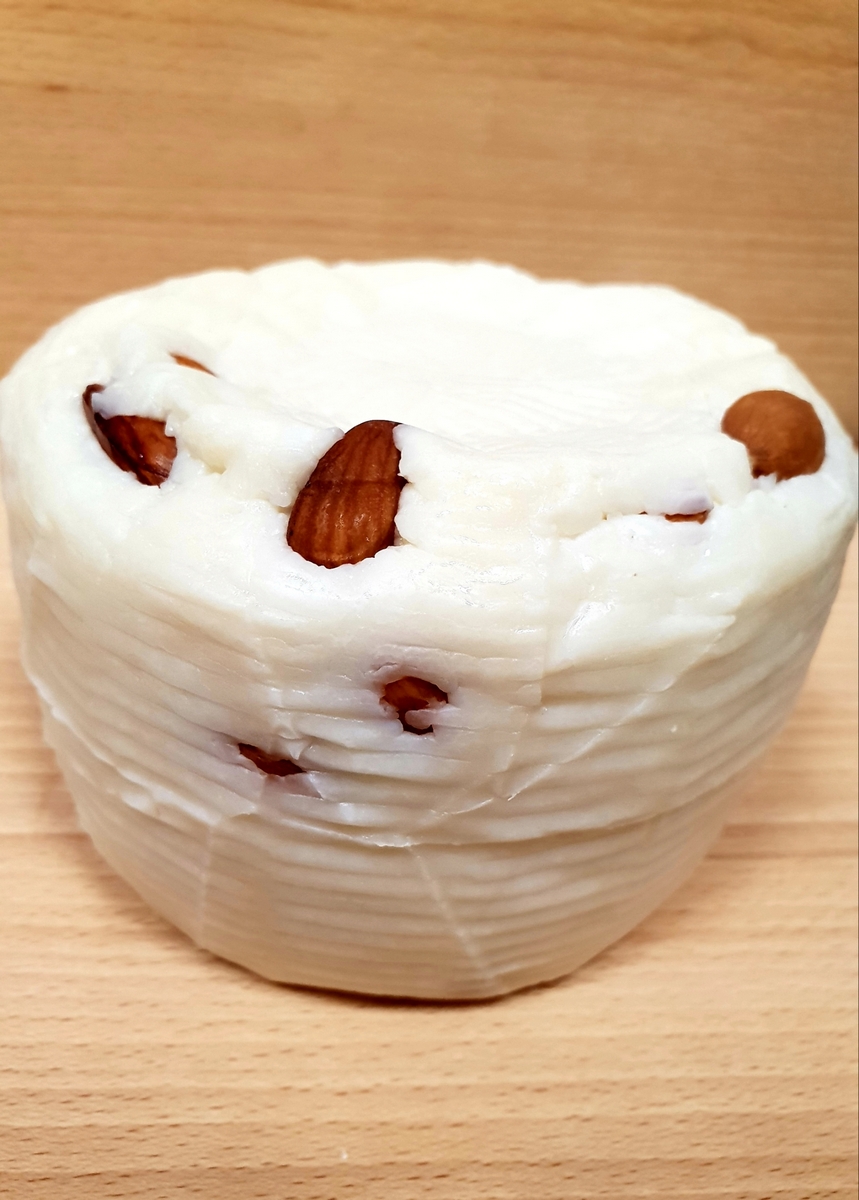 KOZÝ SÝR s mandľami SICILY - chutí vynikajúco