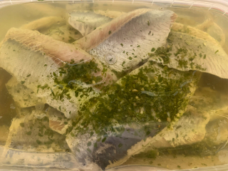 Litovský sleďový fillet s cesnakovým medveďom