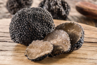 Zem Blackroáda Truffle, čierna hľuzovka