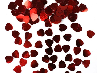Darček na Valentína - Konfety červené srdcia sŕdc v deň svätého Valentína