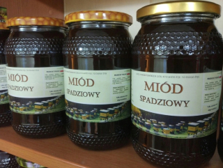 Med. Falling z prírodnej rezervácie. Skladom 2020