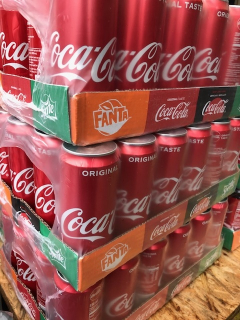 Originálnu nápoj sýtkov COCA-COA môže 8x330 ml