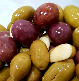 Zelené olivy čierne s mandľami Sicília 250 gr