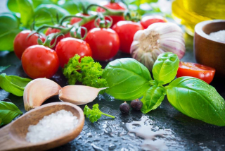 Paradajky s cesnakom a bazalkou 1 kg super kvality