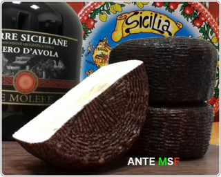 Sicilia: Syr Nero d'Avola leží vo víne od Avoli