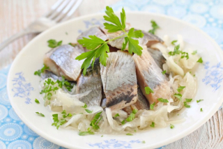 Nasledujte prírodné v oleji s cibuľovými filémi ok. 500g