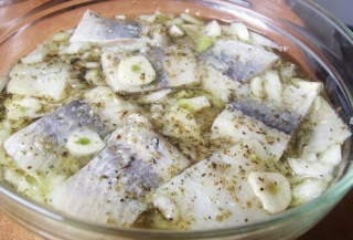 SLADINA S ČESNEKOM A MAJERANKOU v poriadku. 500G