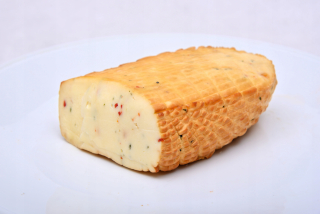 Údený vidiecky syr s pridaním byliniek okolo 600 g